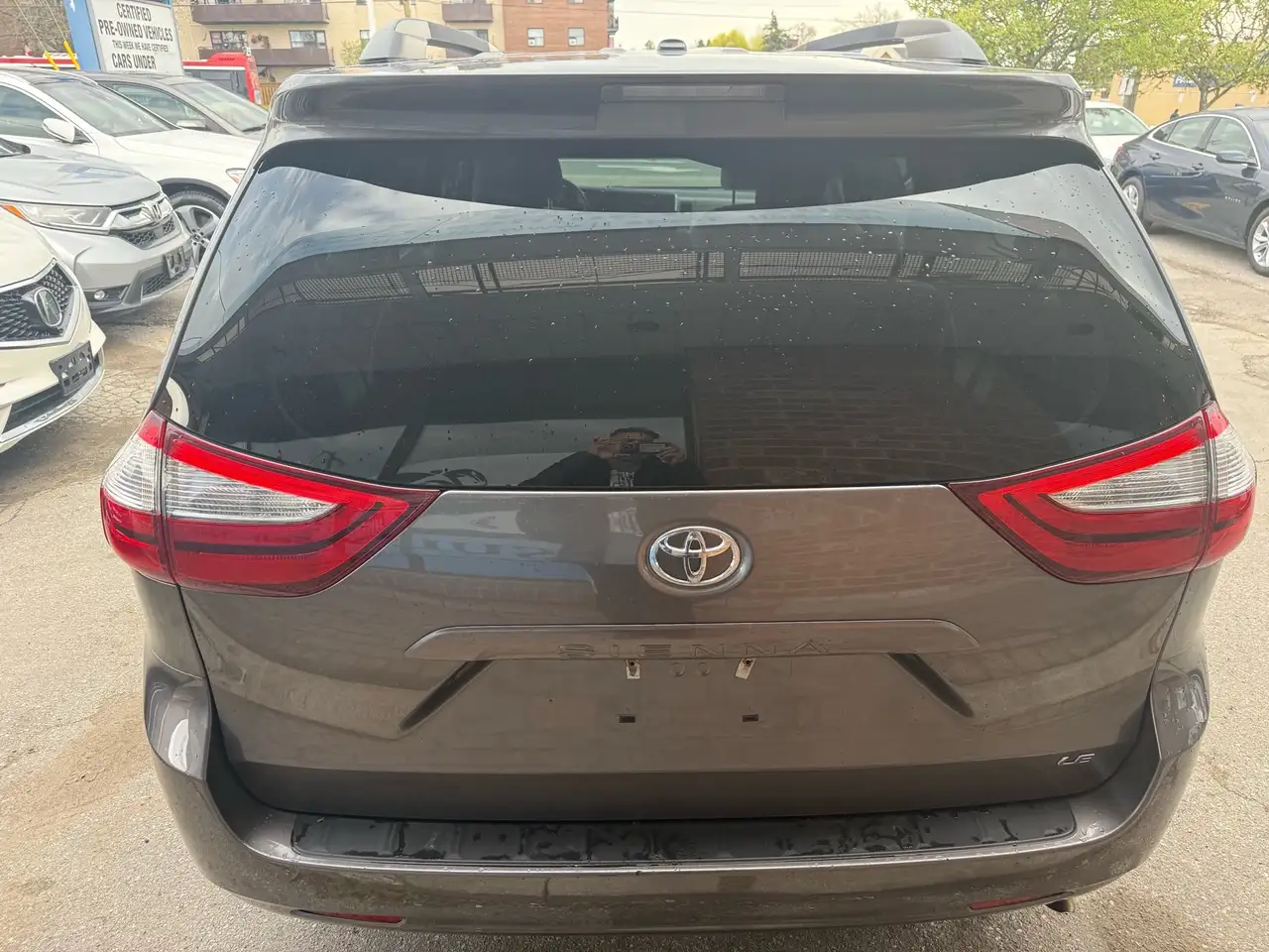 Toyota Sienna снимка Toyota Sienna