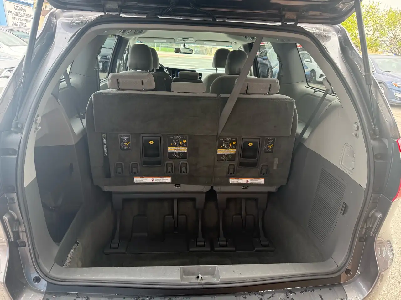 Toyota Sienna снимка Toyota Sienna