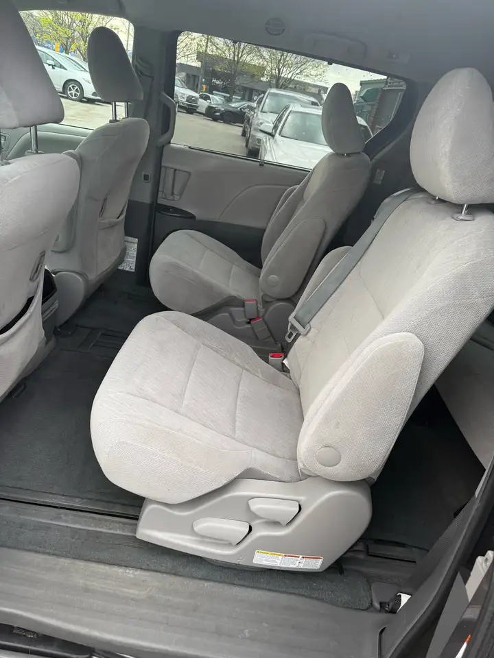 Toyota Sienna снимка Toyota Sienna