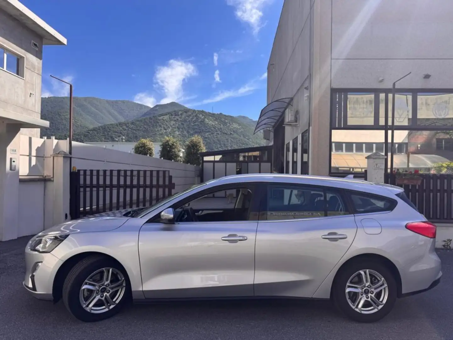 Ford Focus X NEOPATENTATI  1.5 EcoBlue 95 CV SW Business Grigio - 2