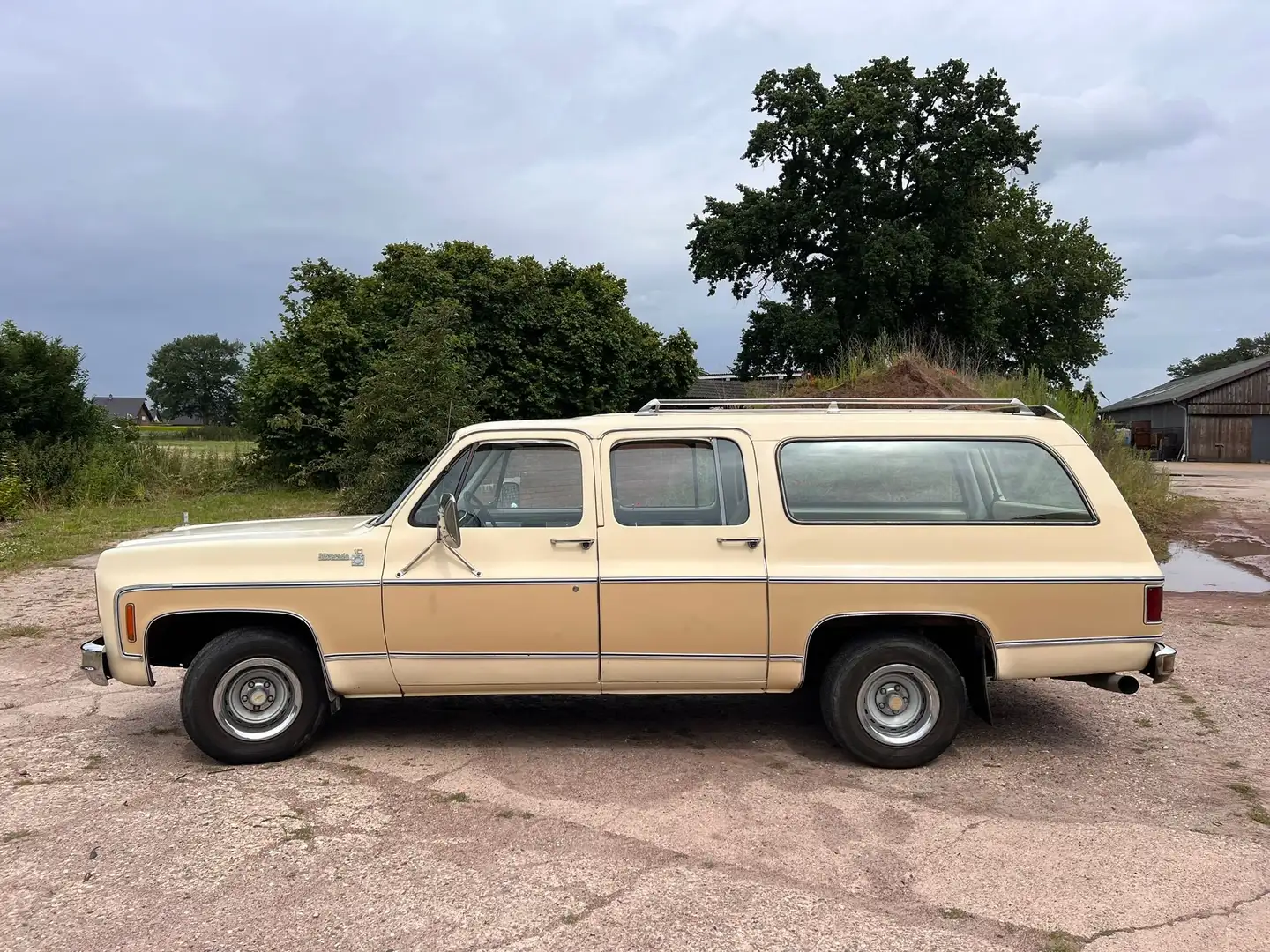 Chevrolet Suburban C10 Silverado Beige - 1