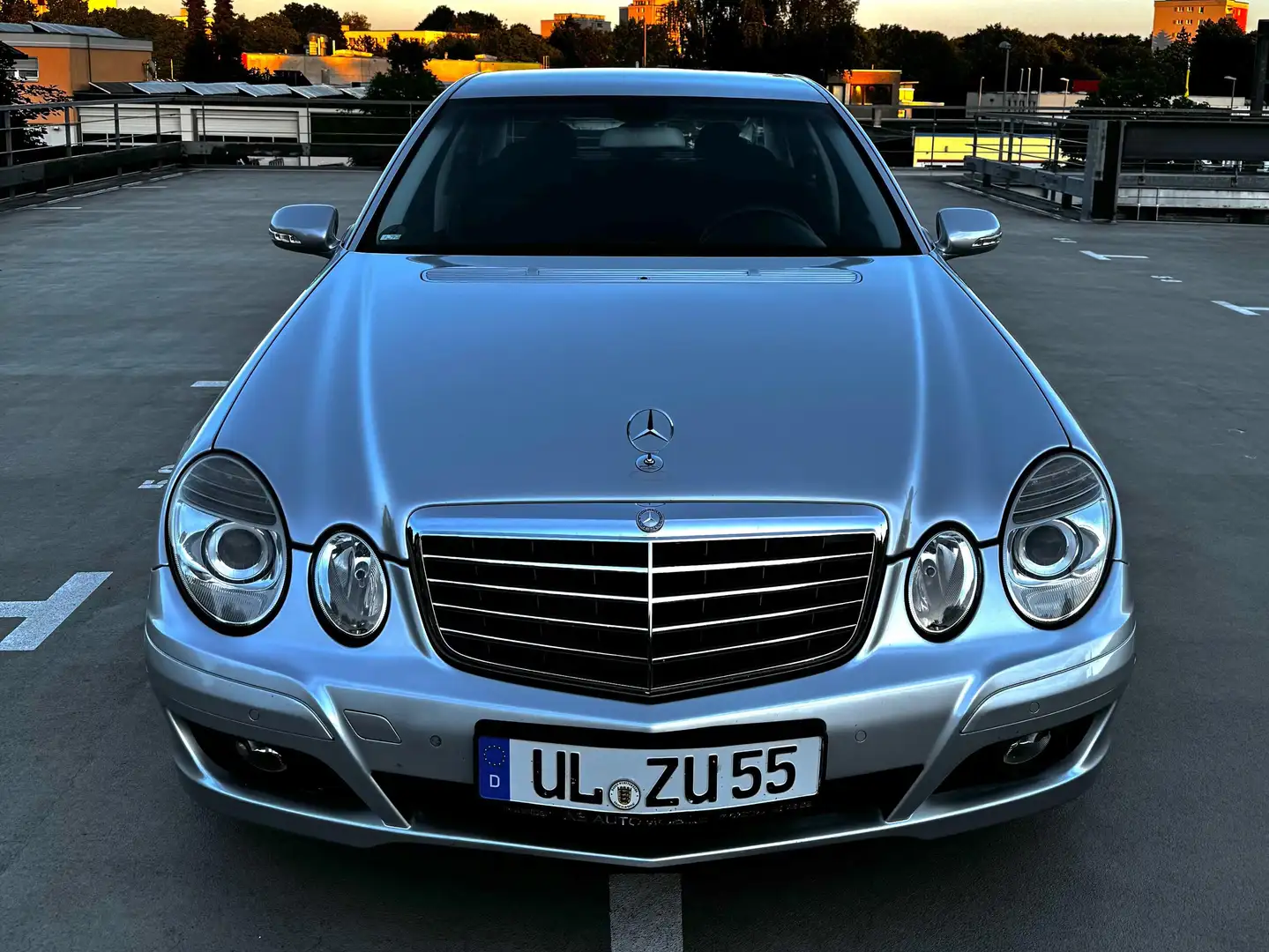 Mercedes-Benz E 200 Kompressor Automatik Classic Plateado - 1