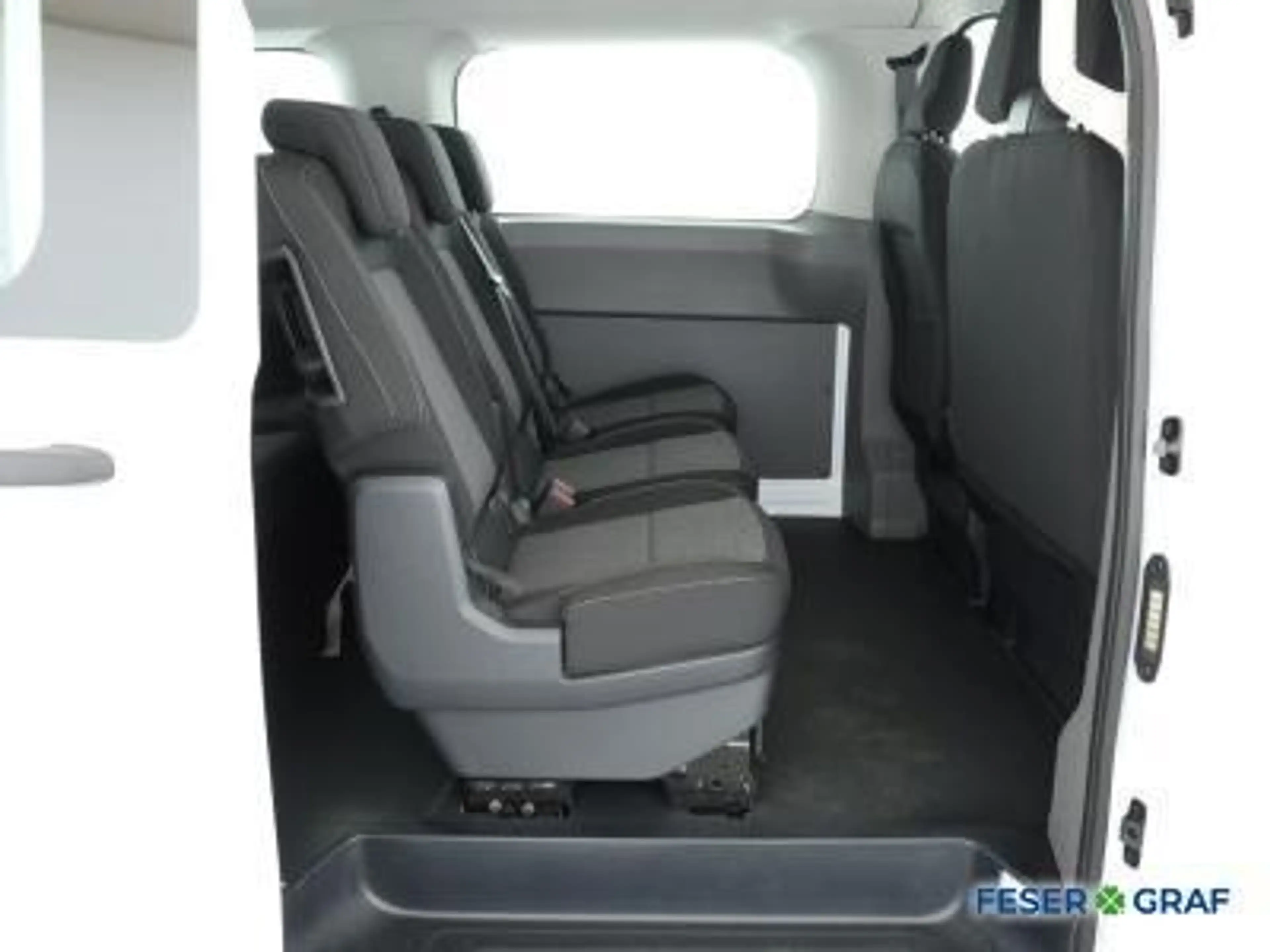 Volkswagen T7 Kombi 2.0TDI 9Sitze Navigationssystem Rückfahrkamera — photo 8