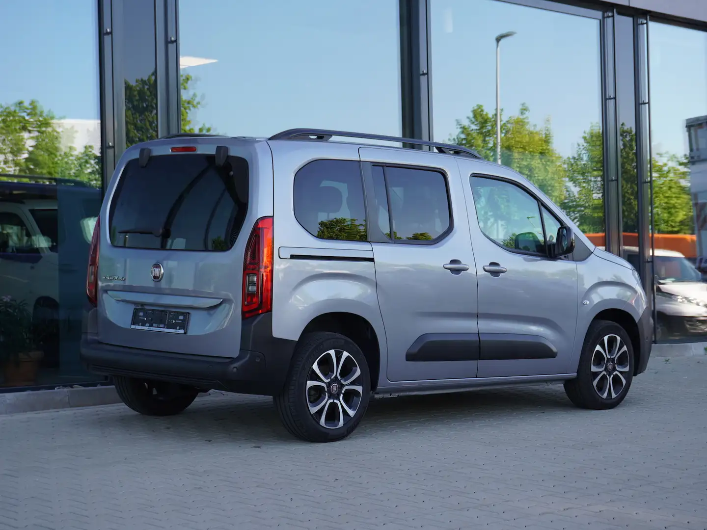Fiat Doblo Kombi 1.5 130 Automatik / Panoramadach Šedá - 2
