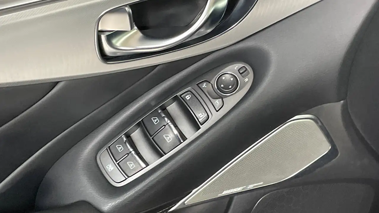 Infiniti Q50 снимка Infiniti Q50