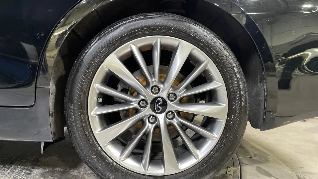 Infiniti Q50 снимка Infiniti Q50