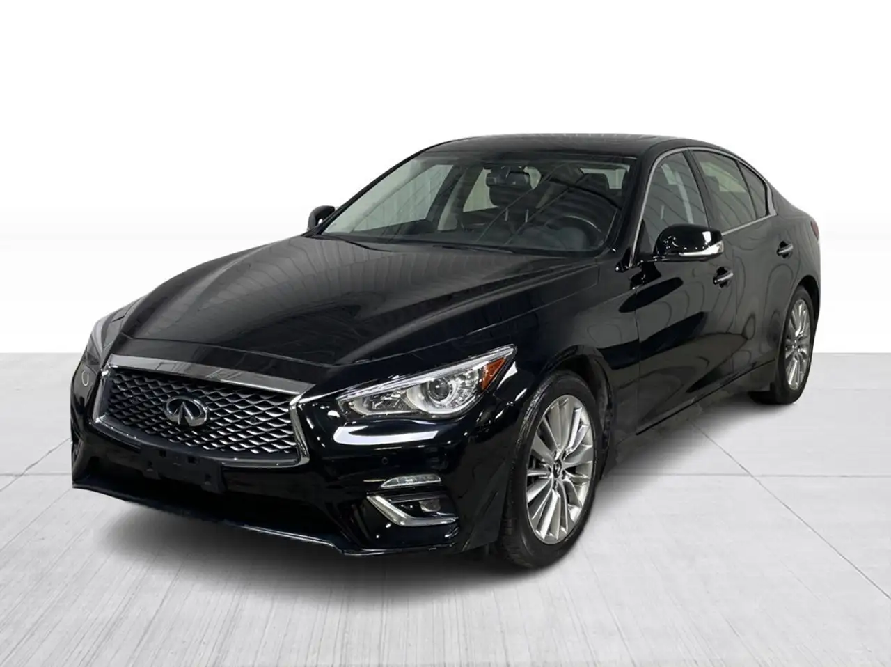 Infiniti Q50 снимка Infiniti Q50