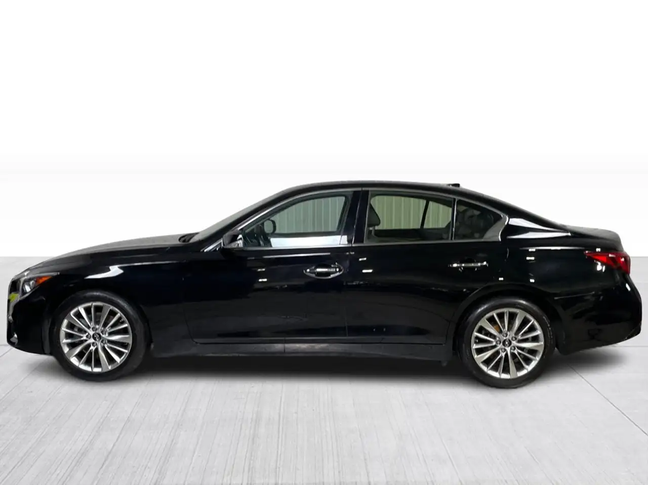 Infiniti Q50 снимка Infiniti Q50