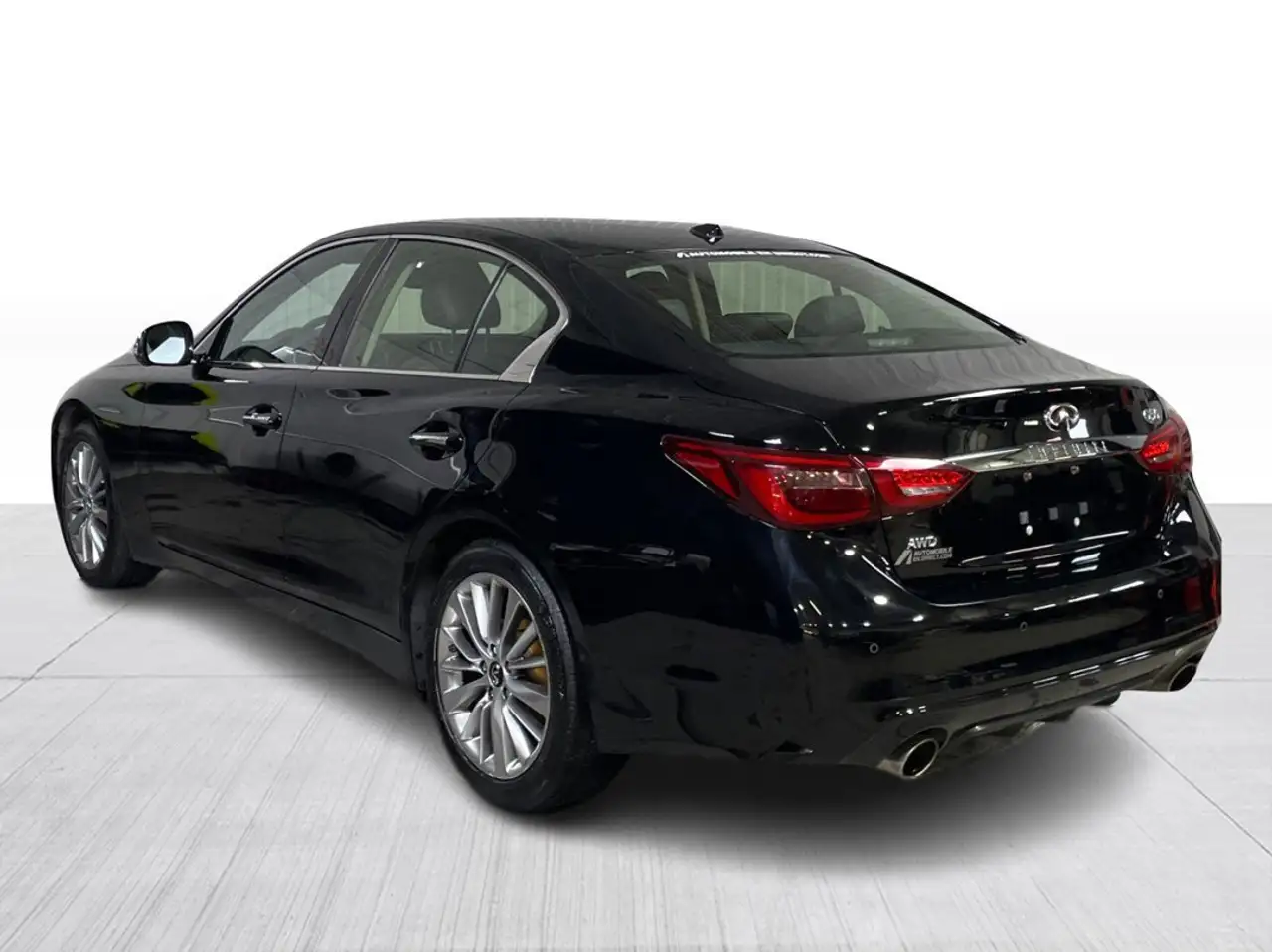 Infiniti Q50 снимка Infiniti Q50