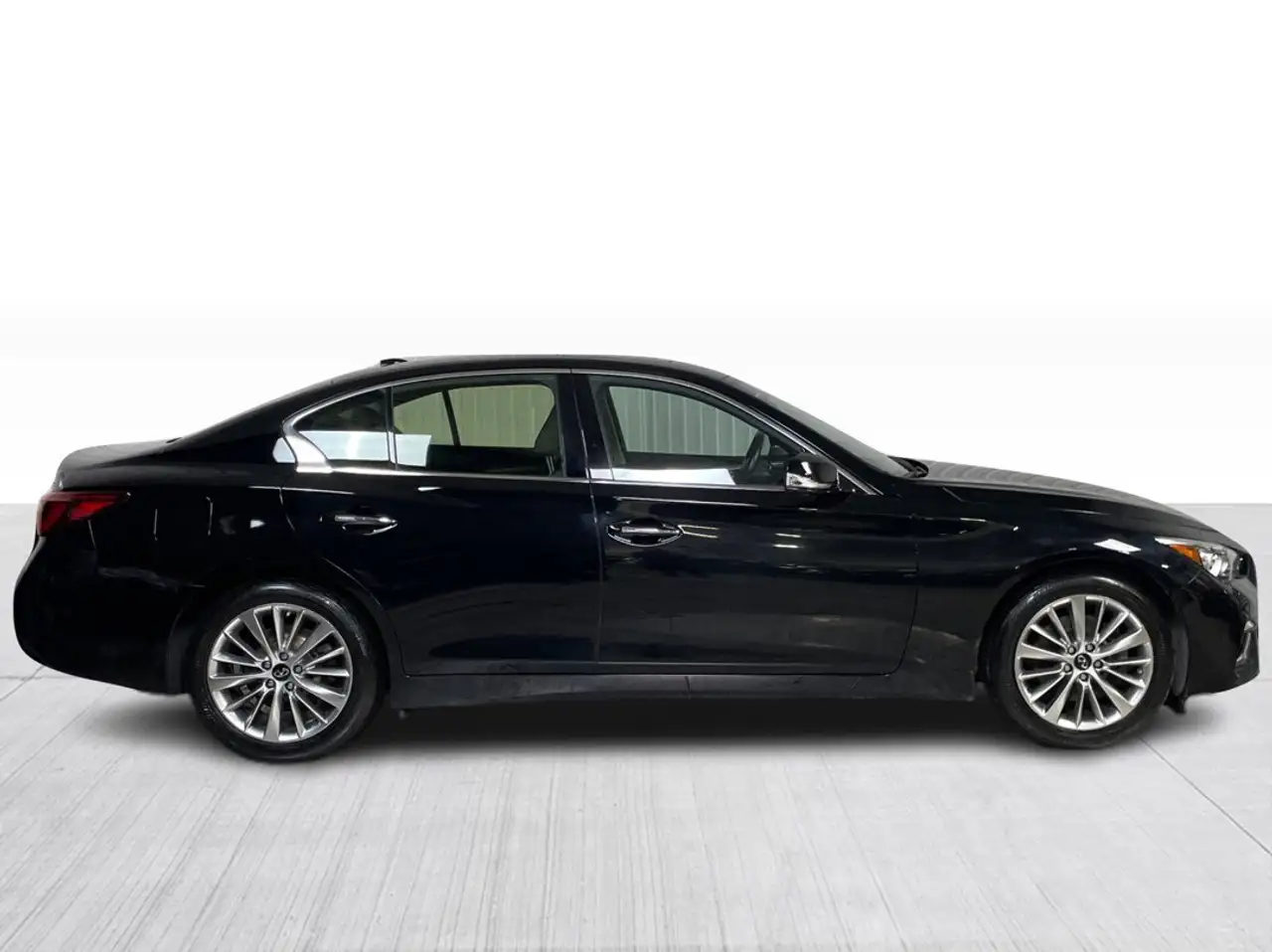 Infiniti Q50 снимка Infiniti Q50