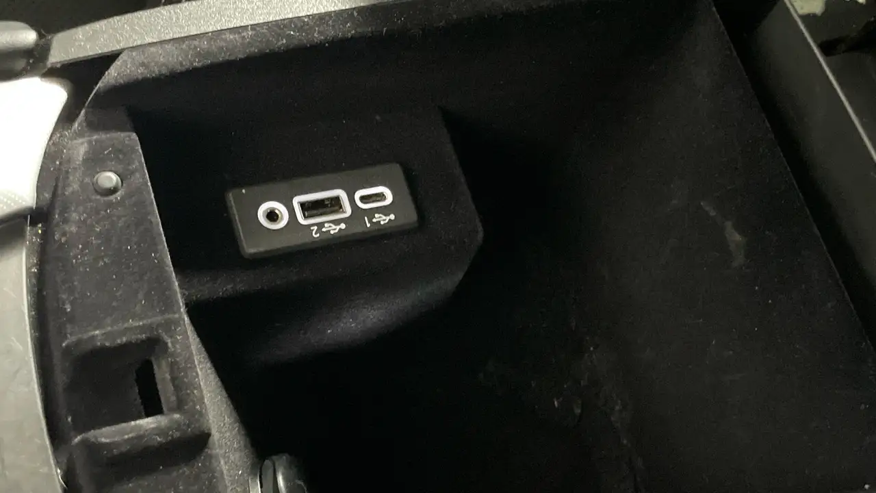 Infiniti Q50 снимка Infiniti Q50