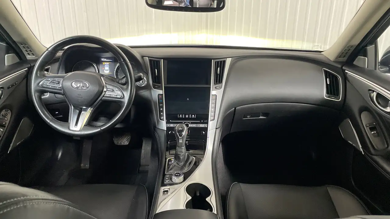 Infiniti Q50 снимка Infiniti Q50