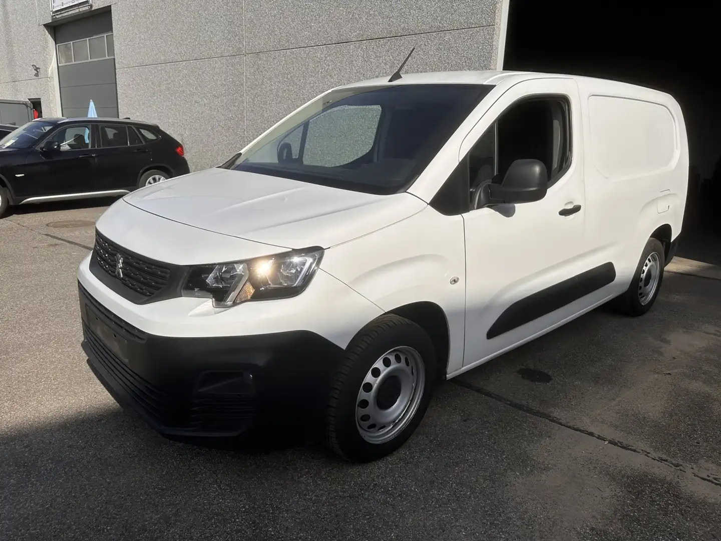 Peugeot Partner 1.5 BlueHDi L1 STD Light Pro S/S (EU6.2) bijela - 2
