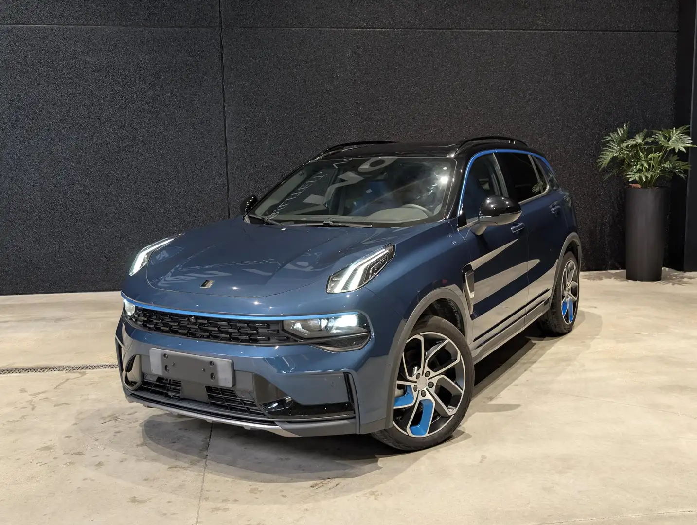Lynk & Co 01 1.5 TURBO PHEV 6.6kw Pano dak | NAVI | Sfeerverlic Bleu - 1