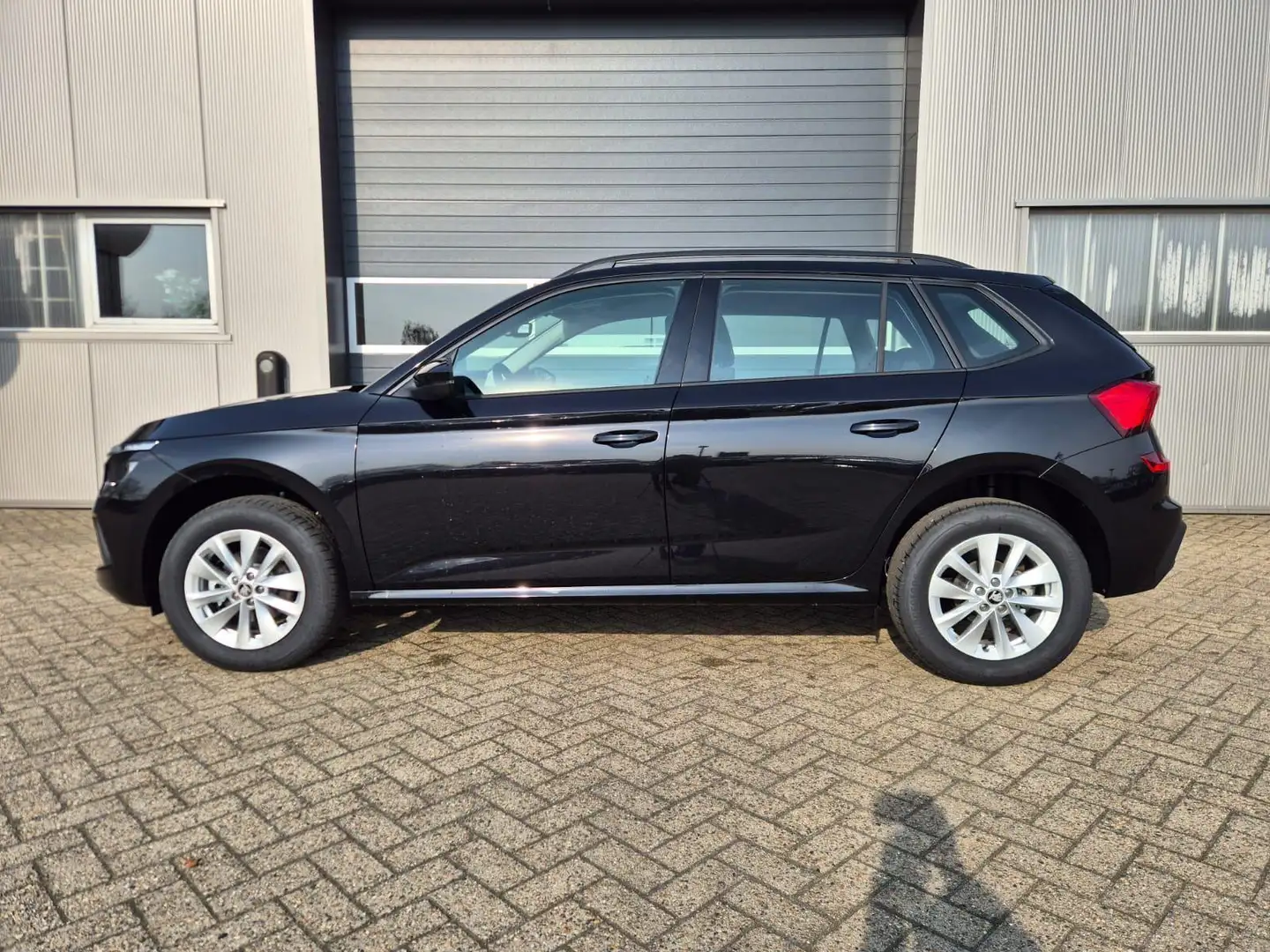 Skoda Kamiq 1.0 TSI 115PS DSG Selection Rückf.Kamera PDC v+... Schwarz - 2