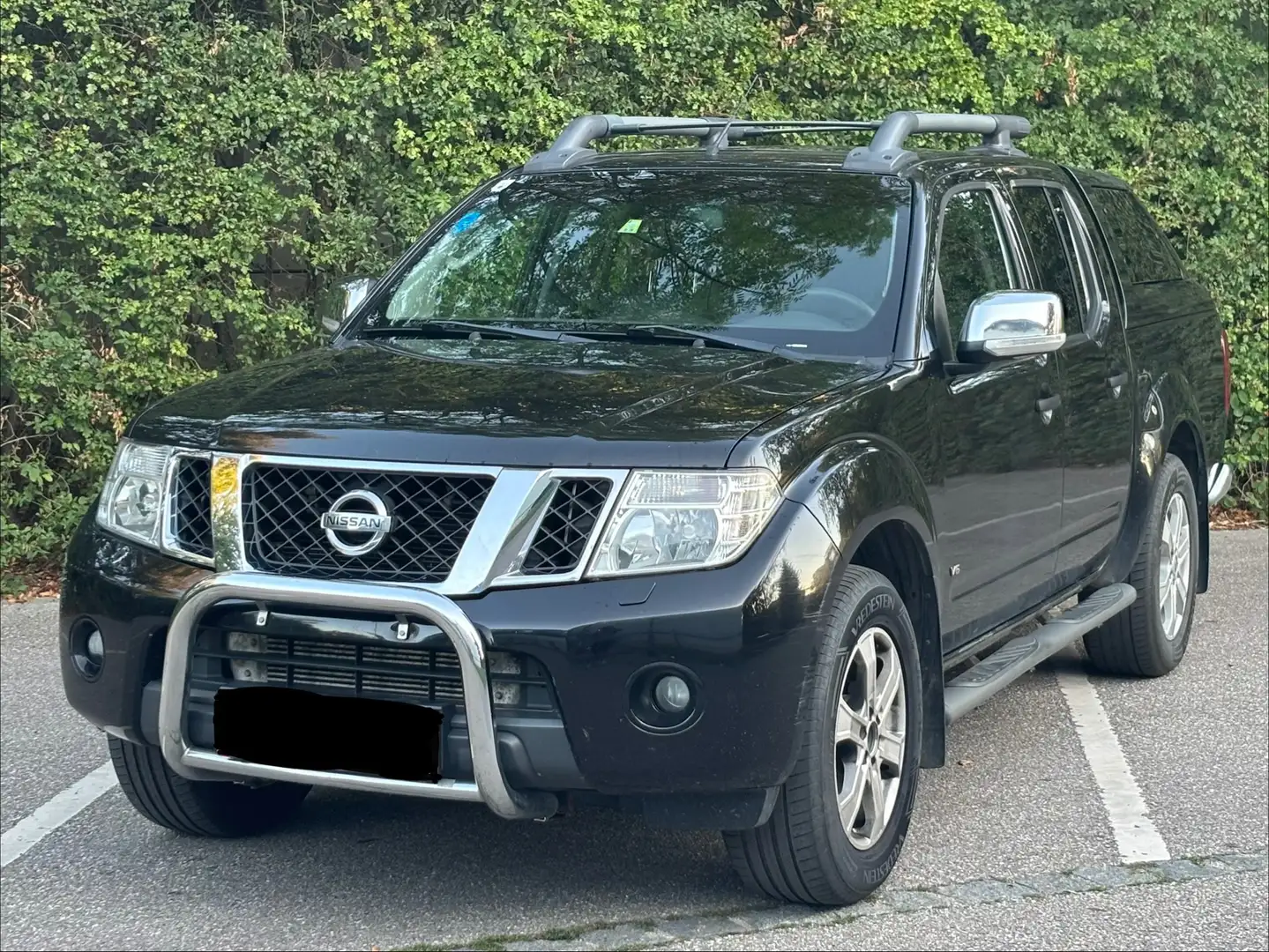 Nissan Navara Nissan Navara V6 231PS/Leder/Navi/Schiebedach/AUTOMATIK/Leder/AHK/Pickerl bis/01/2027/Motor Getriebe 1a/Service Gepflegt! Schwarz - 2