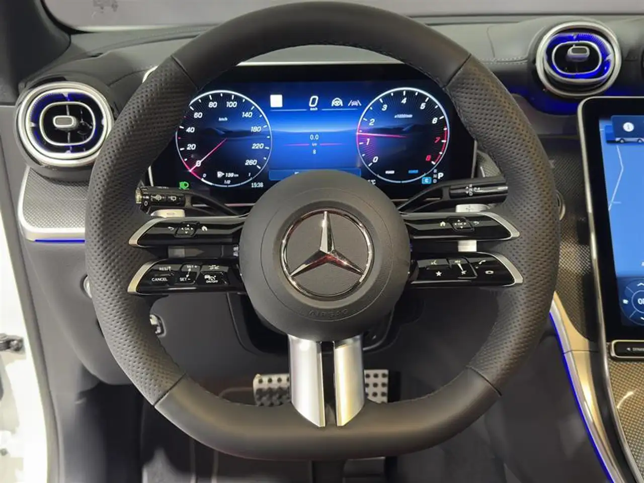 Mercedes-Benz GLC снимка Mercedes-Benz GLC