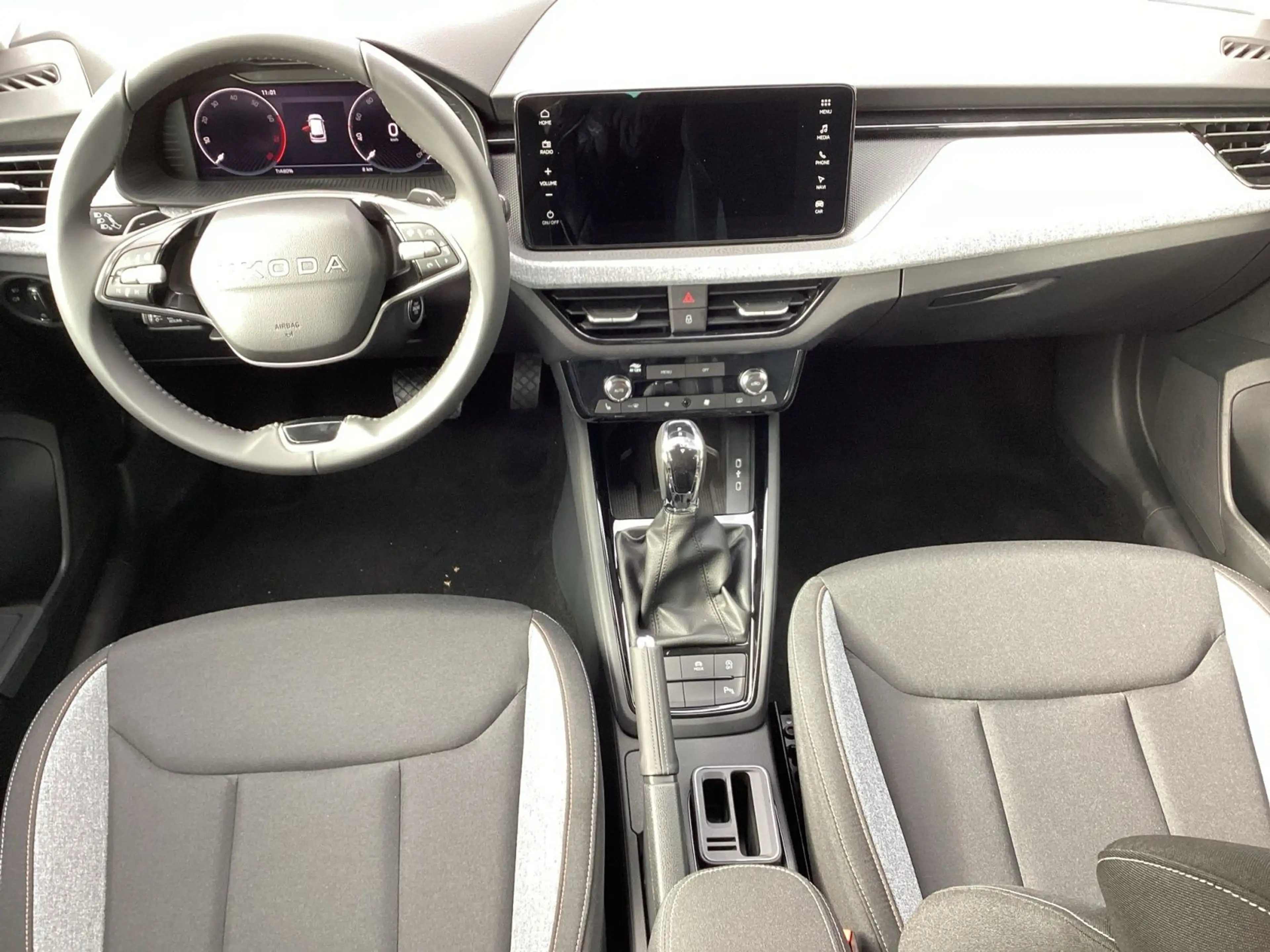 Skoda Kamiq Selection 1.5TSI*NAVI*AHK*ACC*LED* — photo 10
