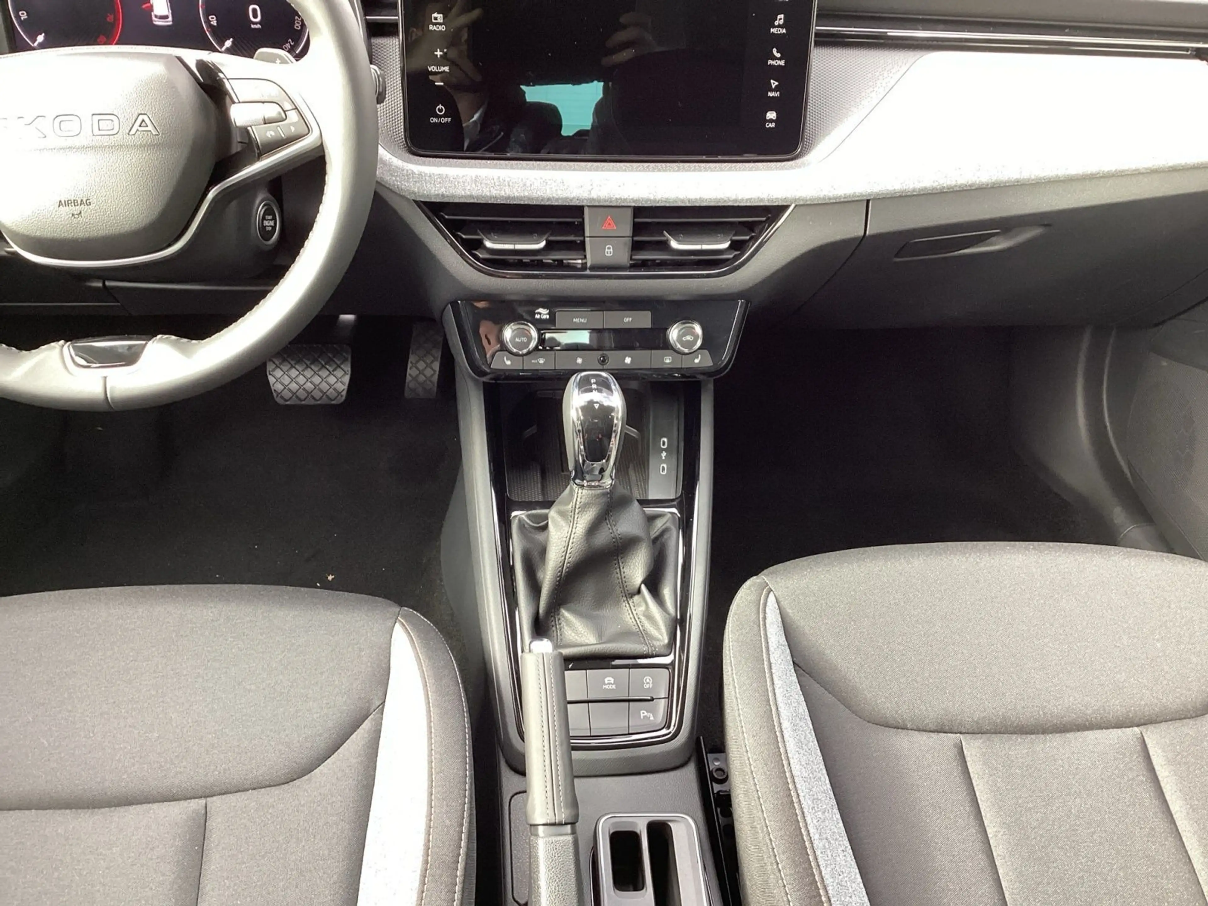 Skoda Kamiq Selection 1.5TSI*NAVI*AHK*ACC*LED* — photo 11
