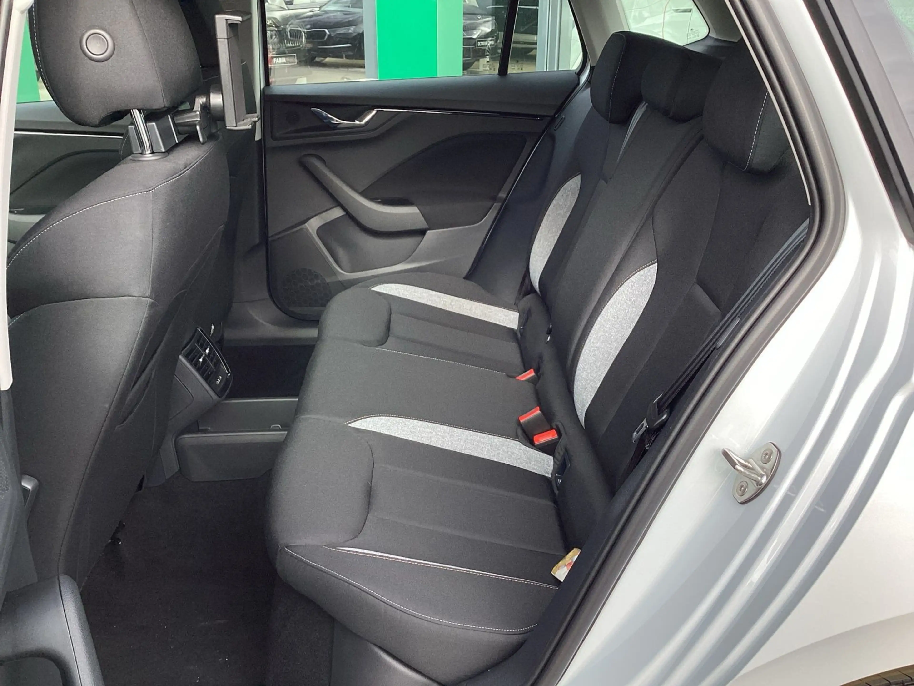 Skoda Kamiq Selection 1.5TSI*NAVI*AHK*ACC*LED* — photo 13