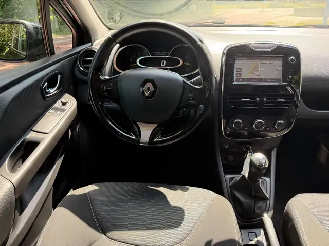 Renault Clio view 15