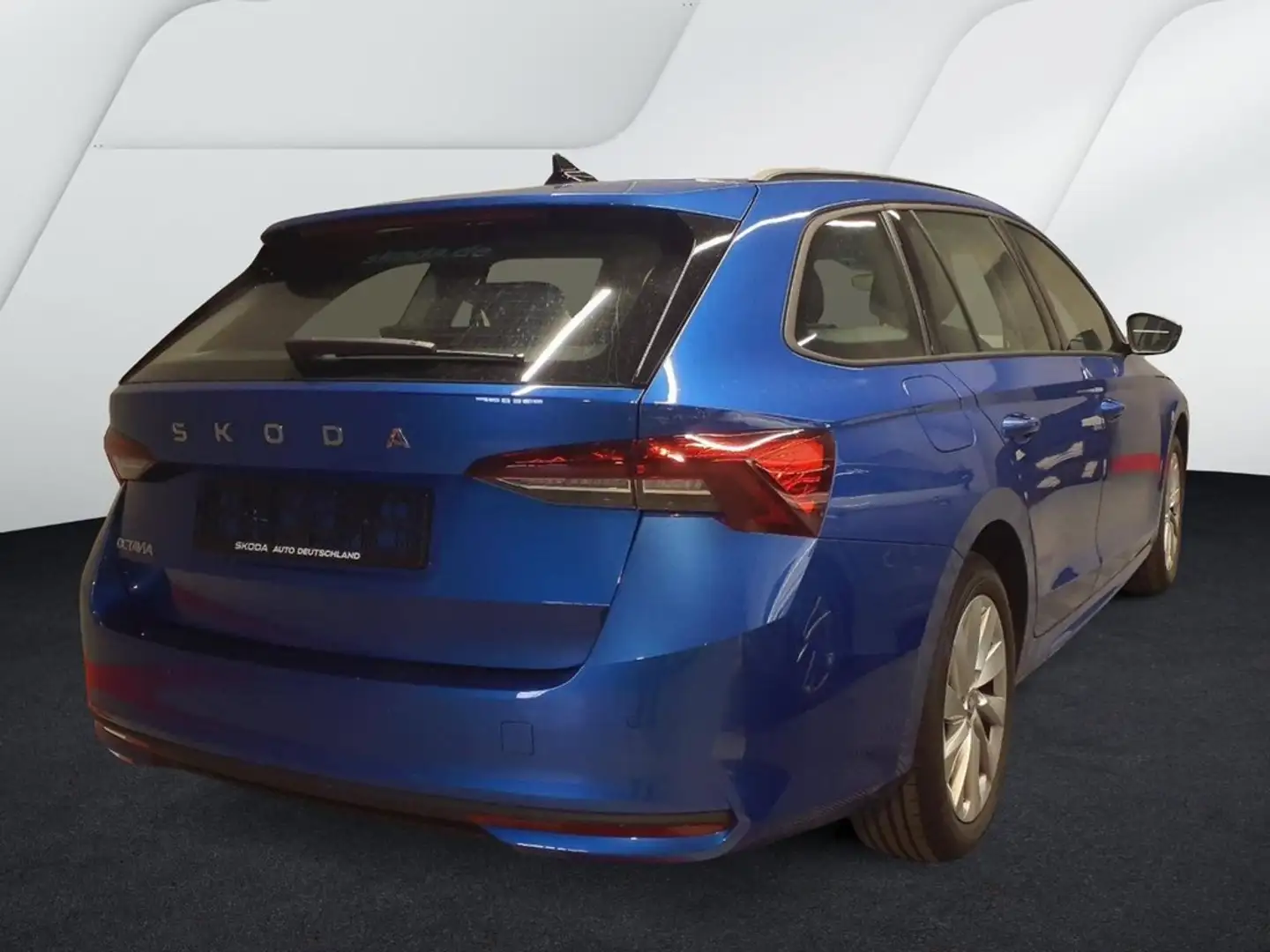Skoda Octavia Combi 2.0 TDI DSG Selection Winterpaket Blau - 2