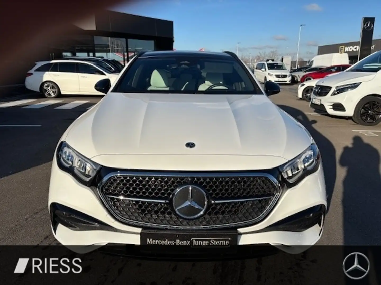 Mercedes-Benz E 300 de 4M T AMG Sport Night Distr Supersc Pano AHK Wit - 2