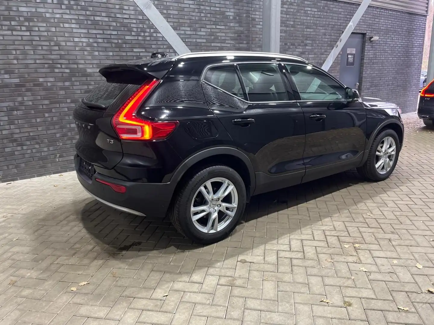 Volvo XC40 T3 Momentum Pro | Apple Carplay | Stoelverwarming Noir - 2