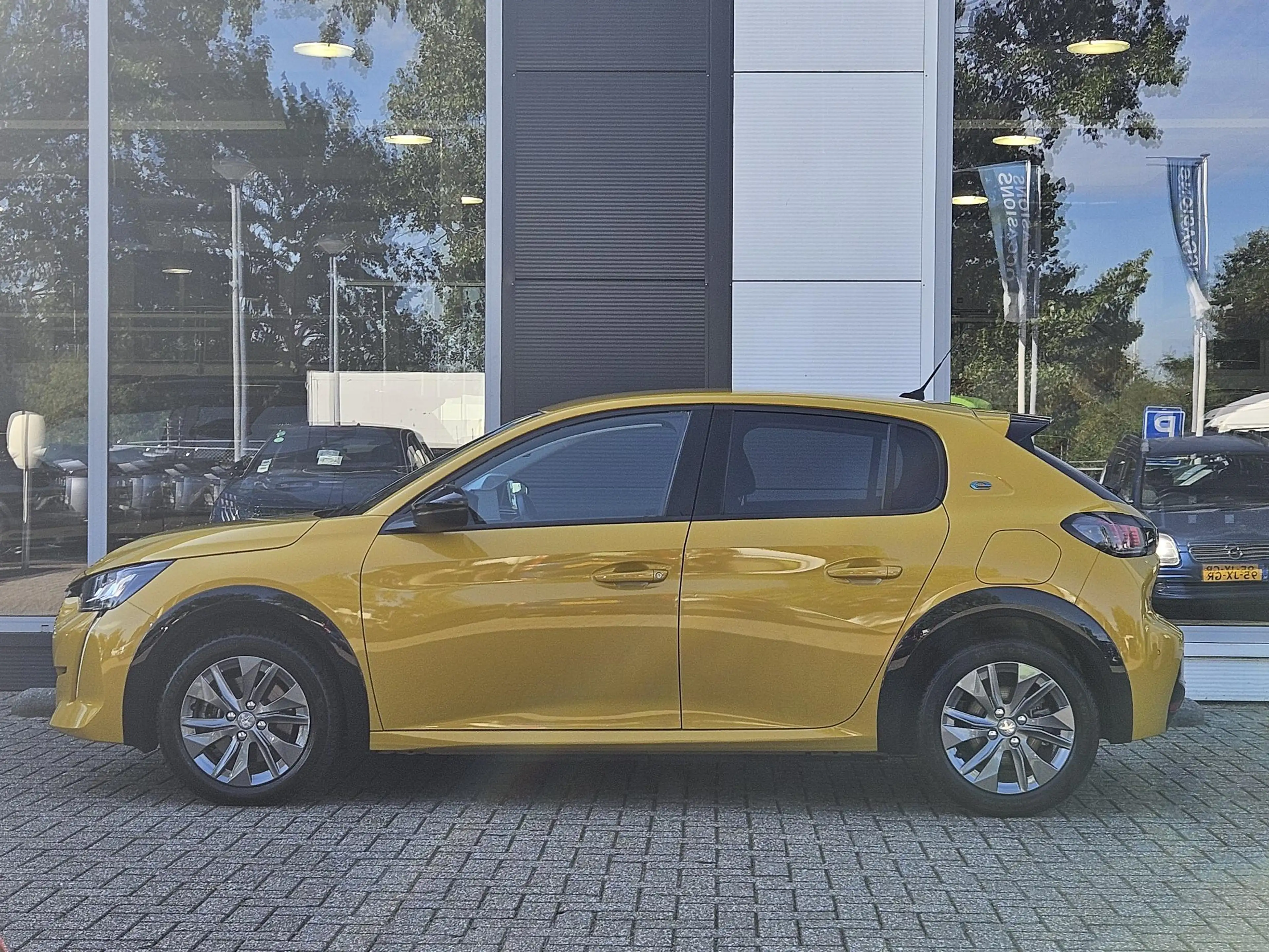 Peugeot e-208 EV Allure Pack 50 kWh — photo 11
