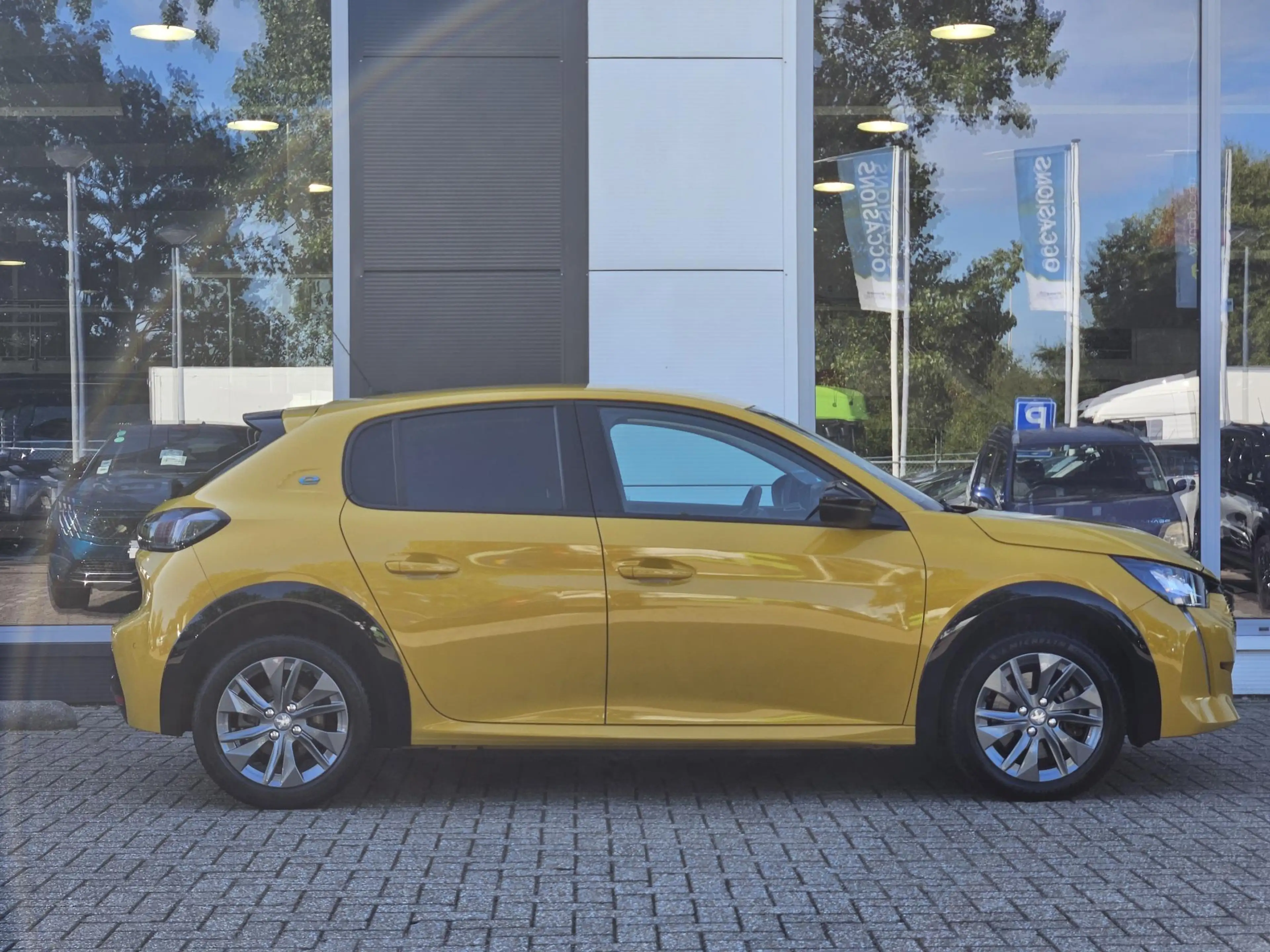 Peugeot e-208 EV Allure Pack 50 kWh — photo 6