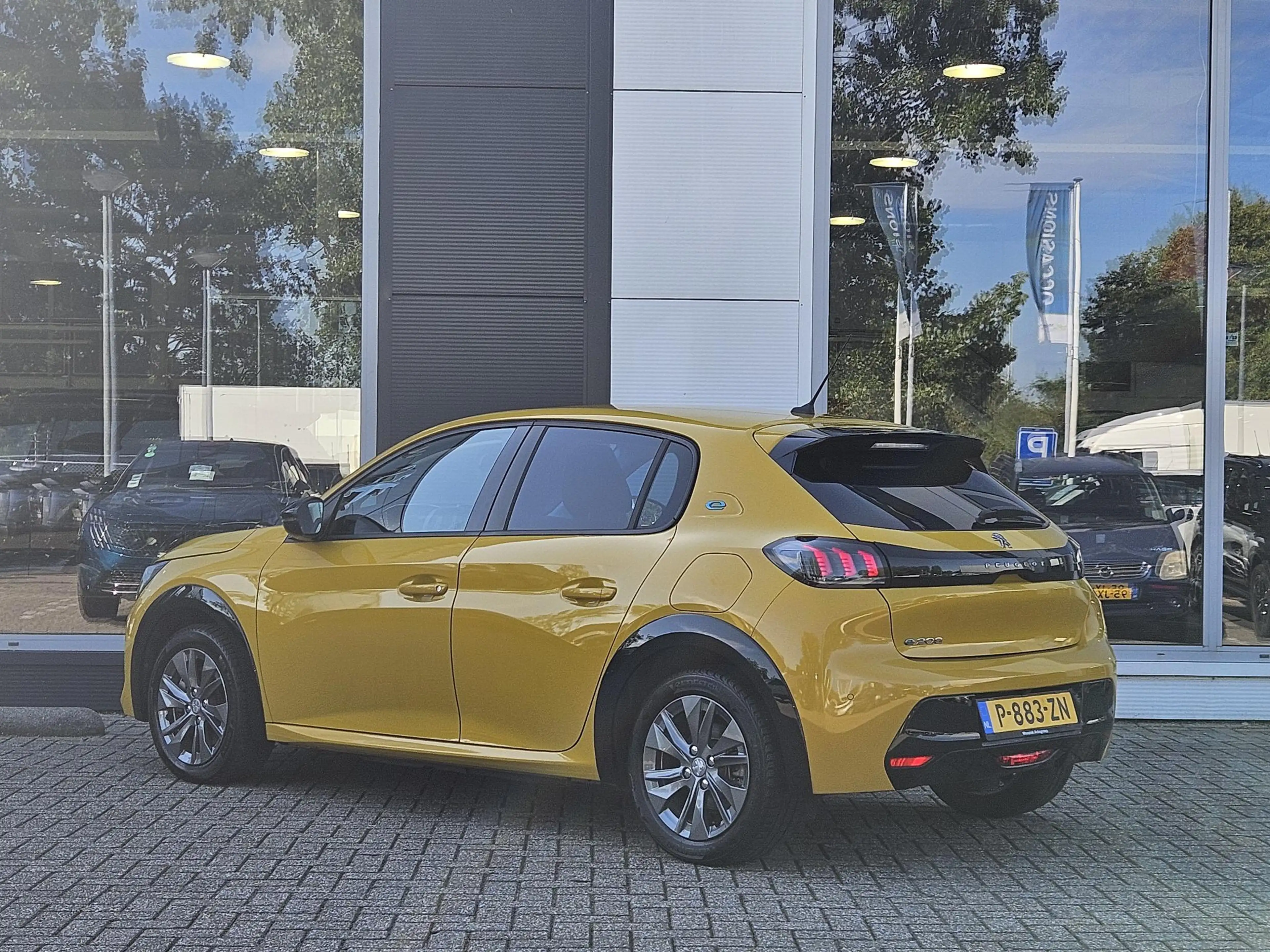 Peugeot e-208 EV Allure Pack 50 kWh — photo 9