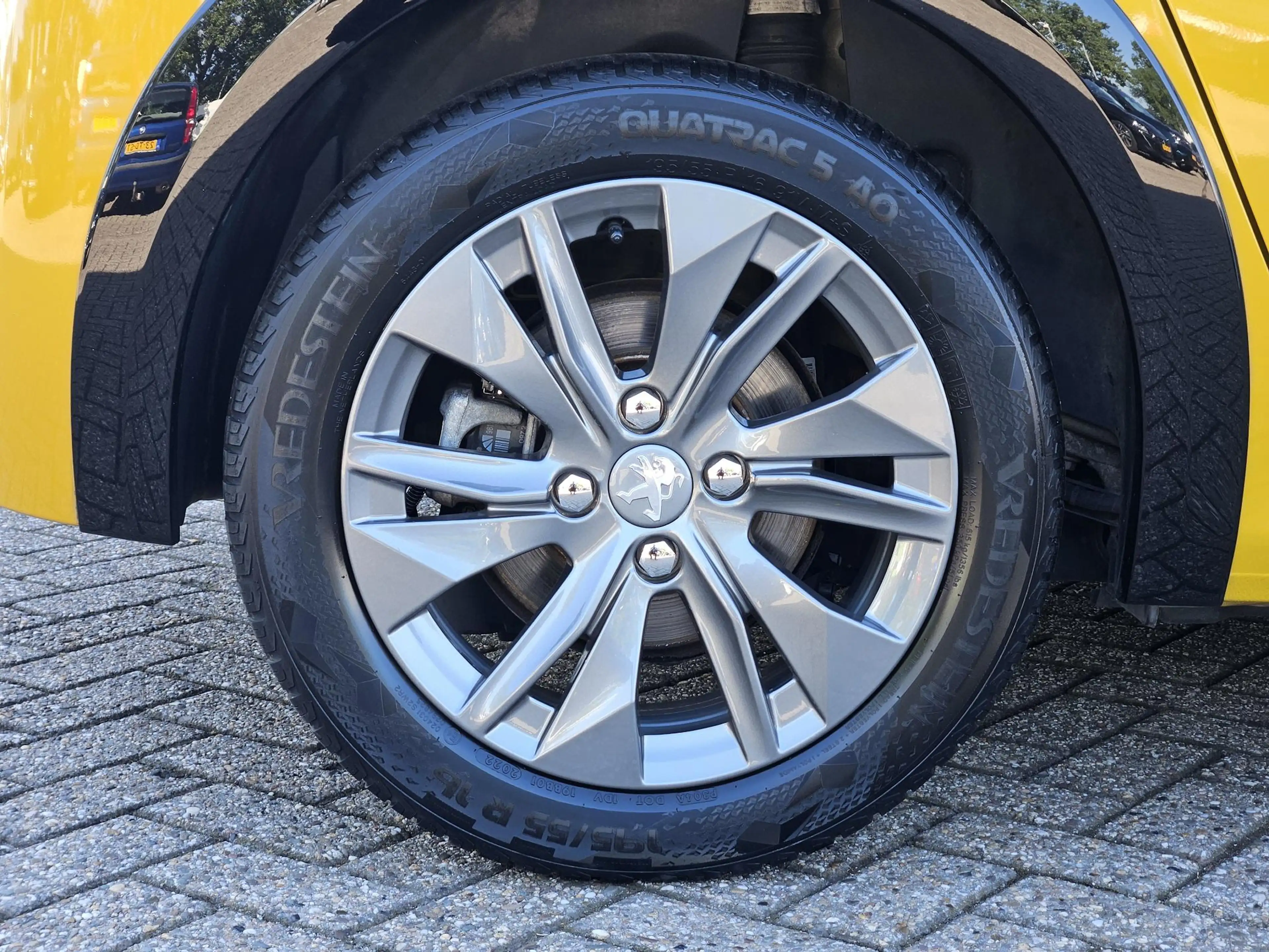 Peugeot e-208 EV Allure Pack 50 kWh — photo 12
