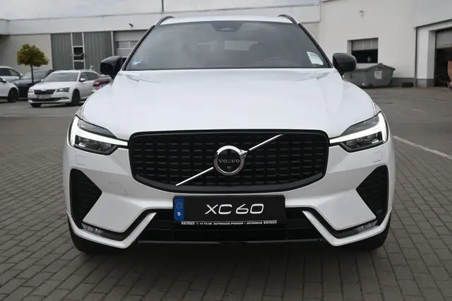 Volvo XC60 view 8