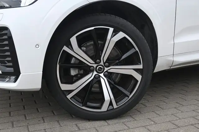 Volvo XC60 view 11