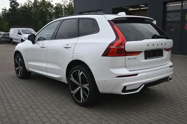 Volvo XC60 view 3