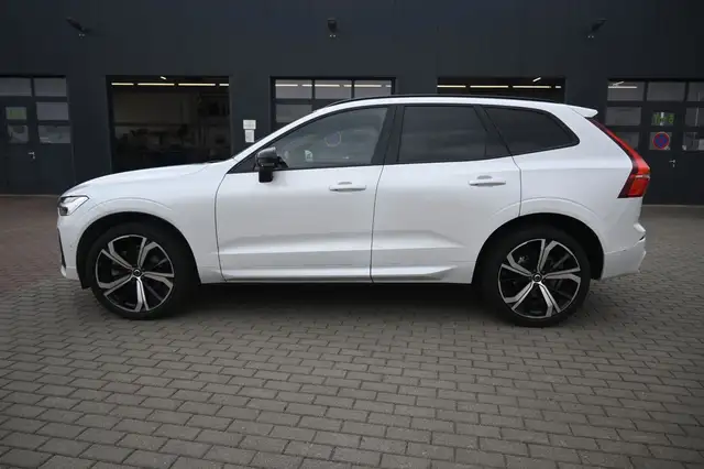 Volvo XC60 view 2