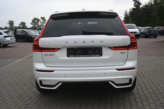 Volvo XC60 view 4