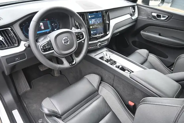 Volvo XC60 view 12