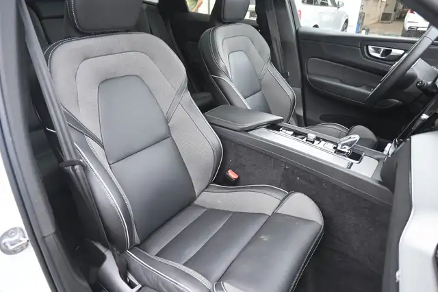 Volvo XC60 view 14