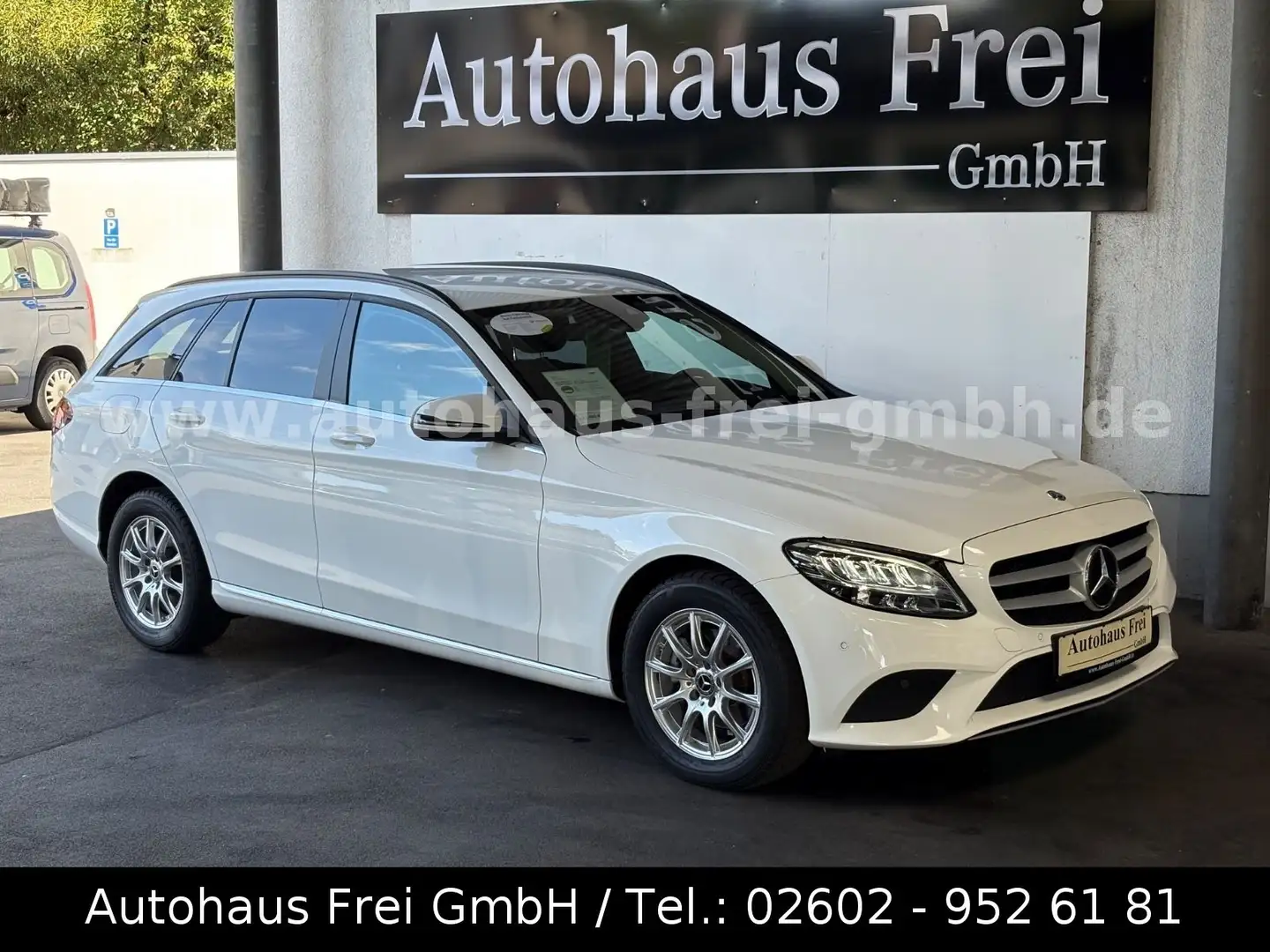 Mercedes-Benz C 180 T d 9G*2.HAND*KAMERA*LED*TEMPO*NAVI*SZHG* Weiß - 1