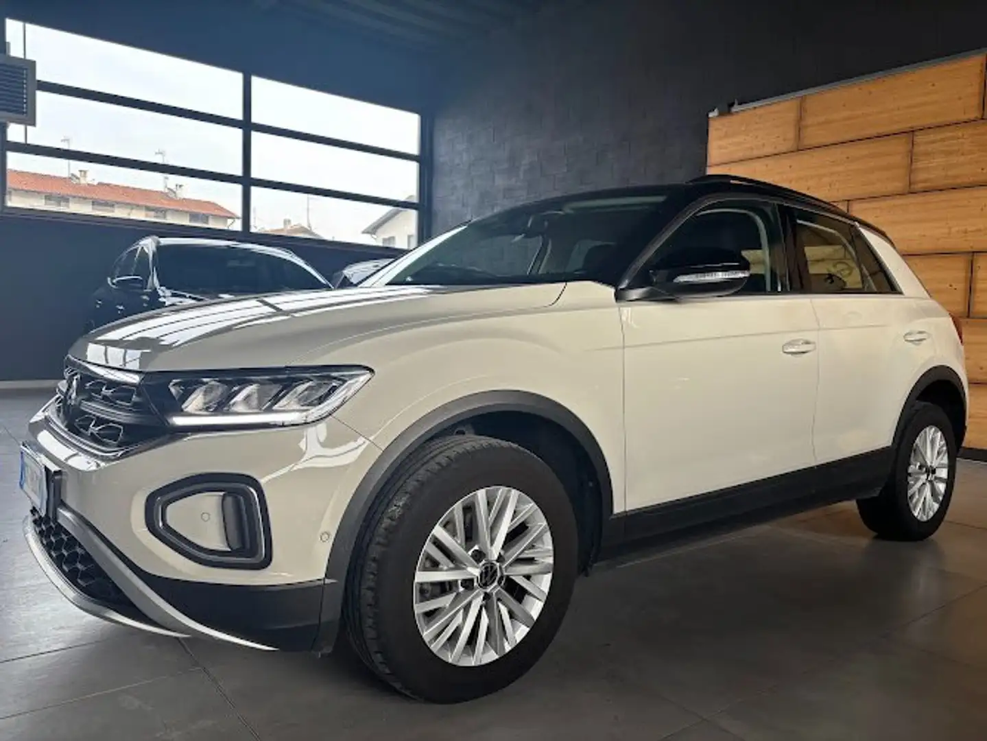 Volkswagen T-Roc 1.0 tsi Life 110cv NEOPATENTATI - 1