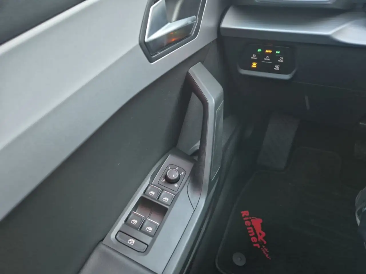 SEAT Leon Sportstourer FR 2,0 TDi DSG AHK ACC CAM Kessy, миниатюра 19