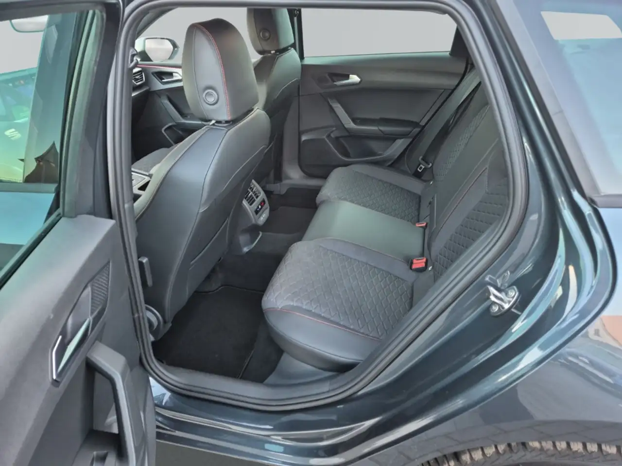 SEAT Leon Sportstourer FR 2,0 TDi DSG AHK ACC CAM Kessy, миниатюра 12
