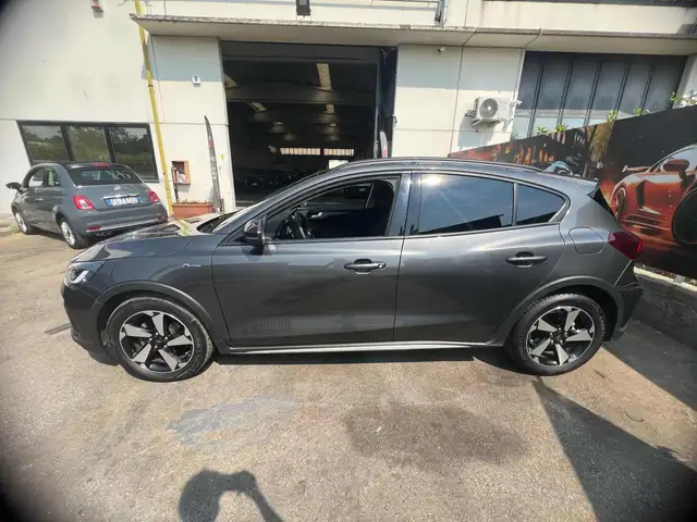 Ford Focus view 12