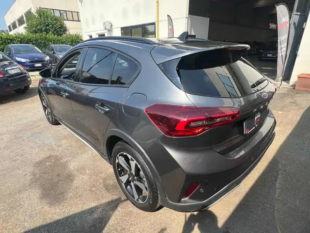 Ford Focus view 13