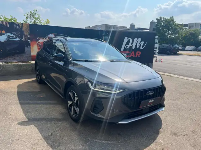 Ford Focus view 3