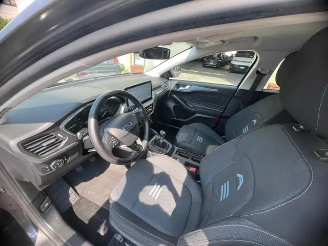 Ford Focus view 5