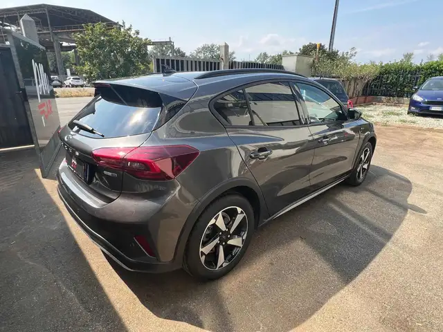 Ford Focus view 15