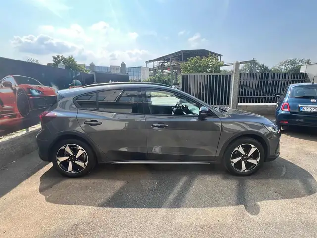 Ford Focus view 11