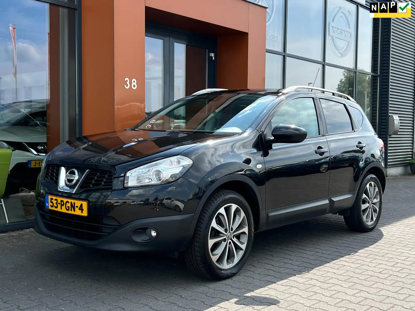 Nissan Qashqai 1.6 Connect|Pano|Cruise|Navi|Clima|BT|Isofix Zwart - 1